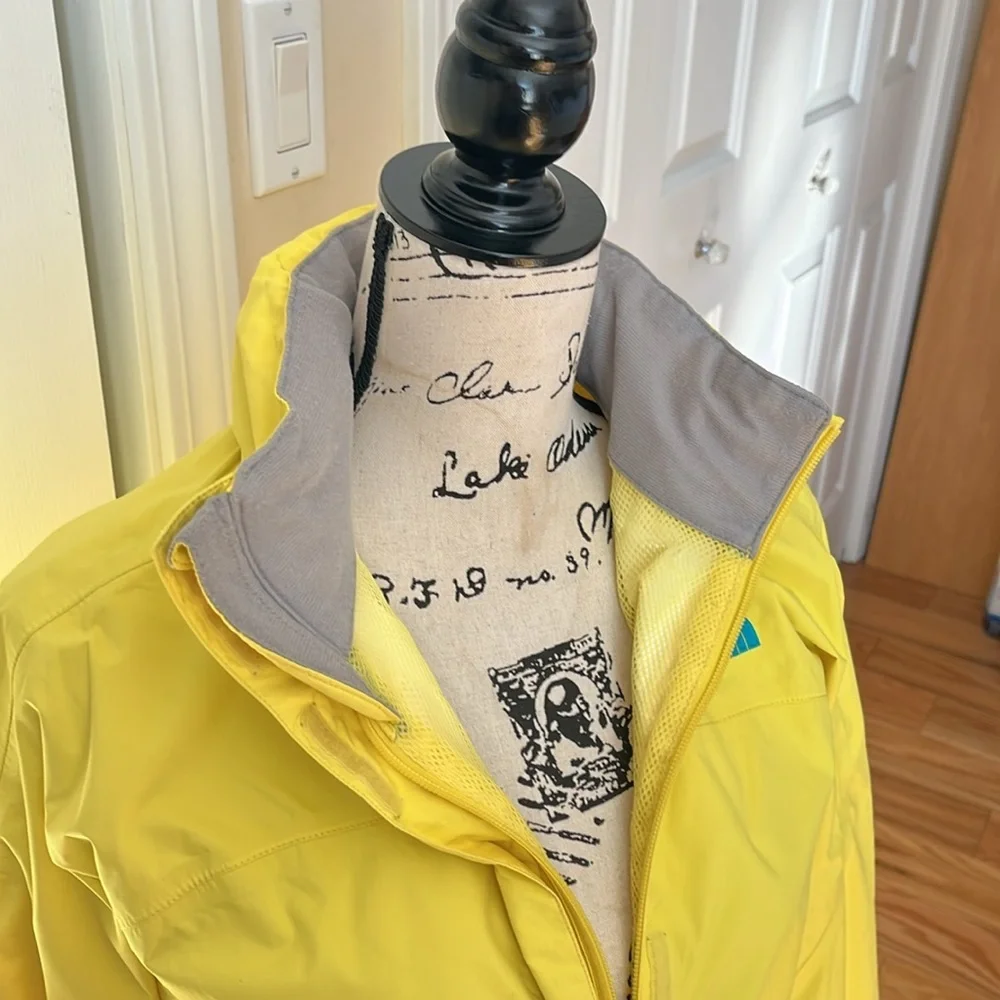 The North Face Hyvent Youth Girl Yellow Rain Jacket. Size XL 18 - Picture 10 of 15
